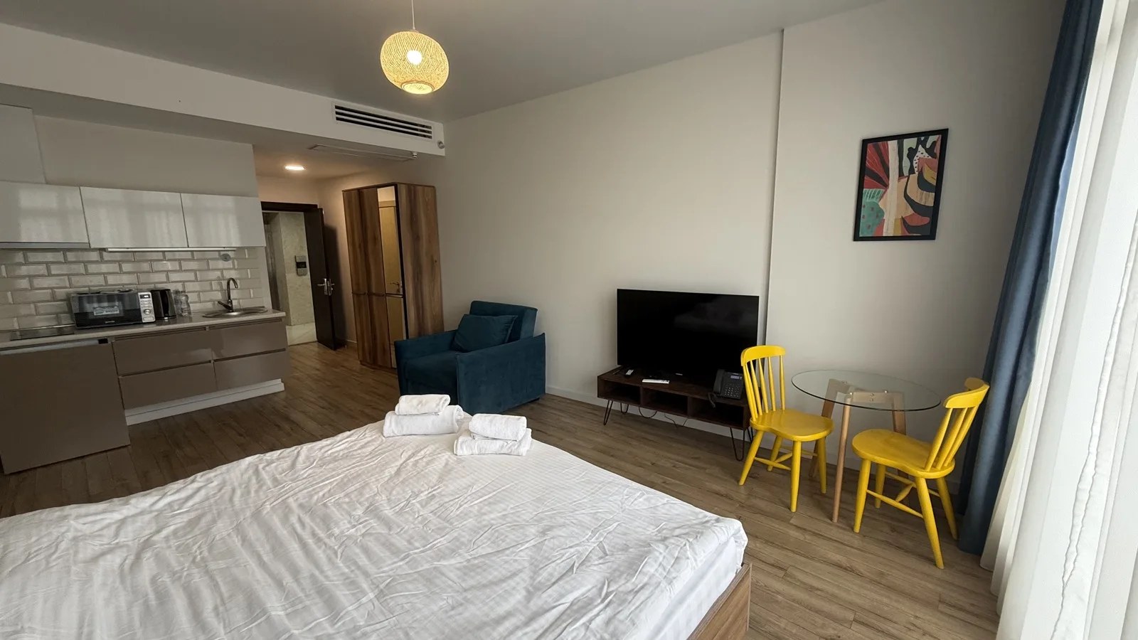 Living and sleeping area · F 509 · 4