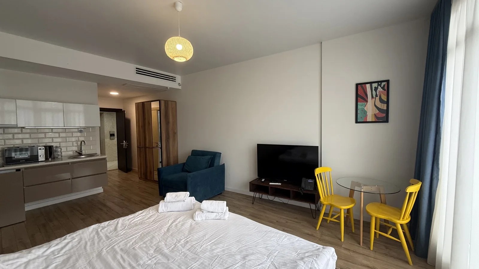 Living and sleeping area · F 509 · 5
